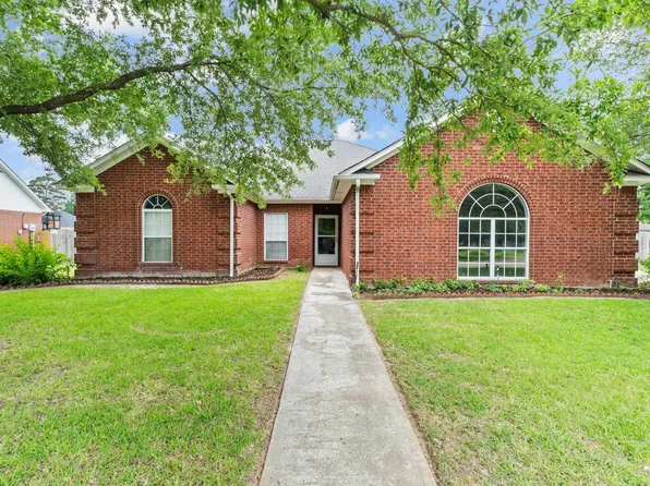 6011 Beacon Hill Dr, Texarkana, TX 75503