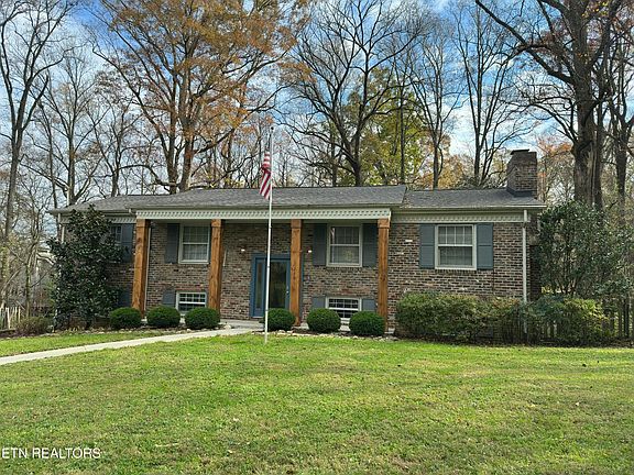 2nd image of 220 Essex Dr