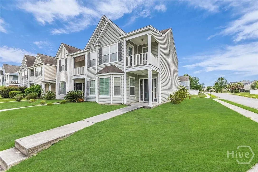 4 bed, 3.5 bath, 1736 sqft, $2,500 — Photo 1