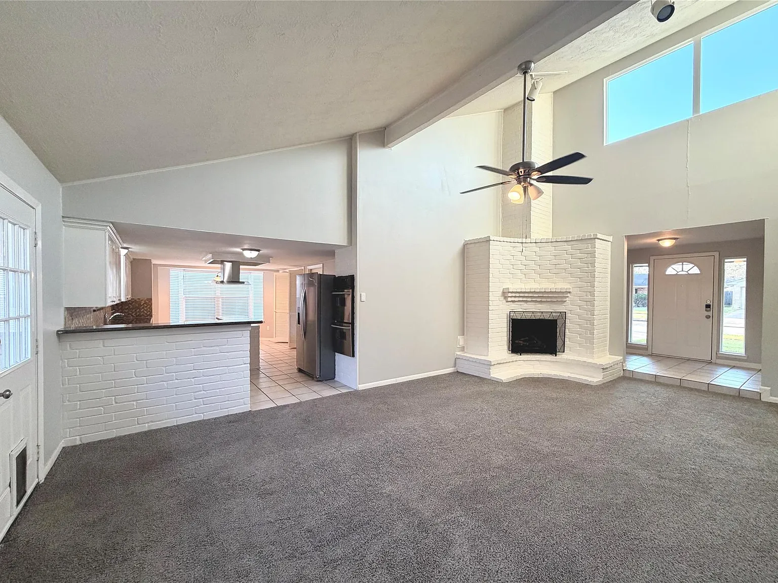 3 bed, 2.0 bath, 1566 sqft, $1,880 — Photo 2