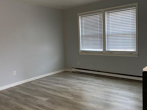5th image of 429 S Chestnut St APT C