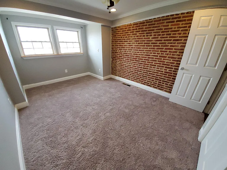 109 N Bradford St — Photo 7