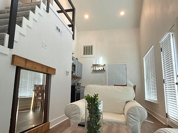 4th image of 7801 Forest Rd