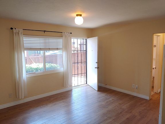 3rd image of 1738-44 Sunset Cliffs Blvd #1740