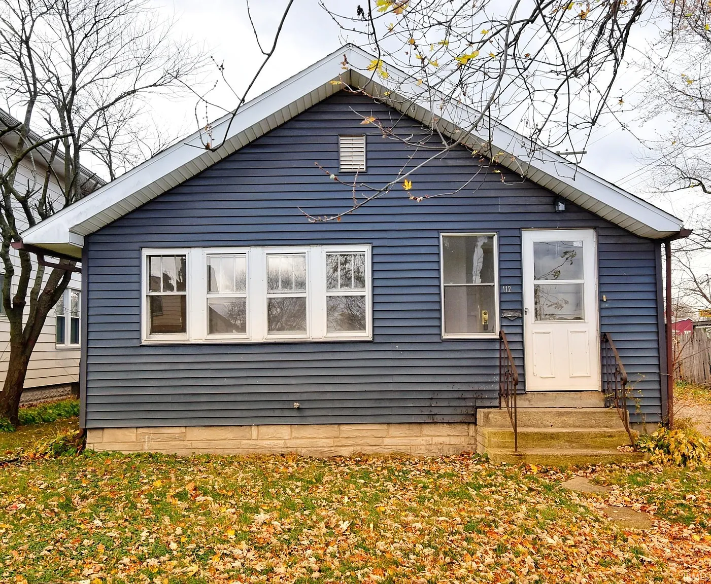 112 E Victoria St photo 1