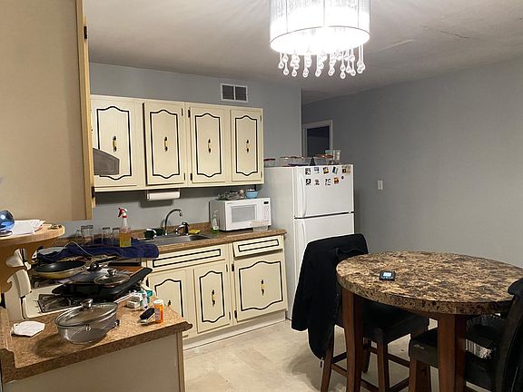 2nd image of 411 Holdridge Ave