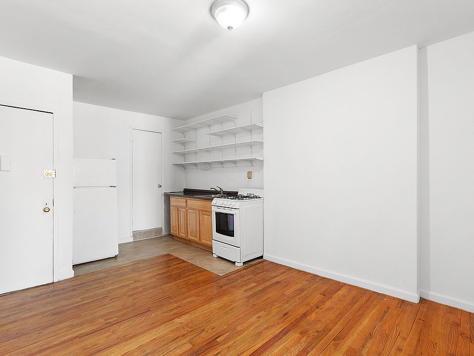 2nd image of 136 Allen St #9