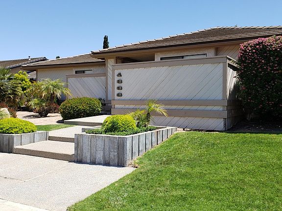 2nd image of 4888 Tiffany Park Cir