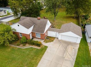 25712 Seeley Rd, Novi, MI 48375