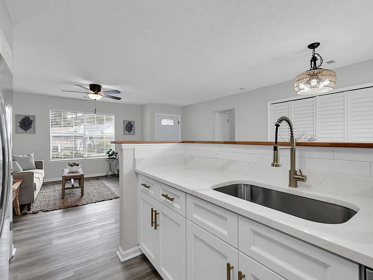 105 Crossover Ln — Photo 17