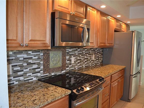 5th image of 1003 SE 23rd Ave