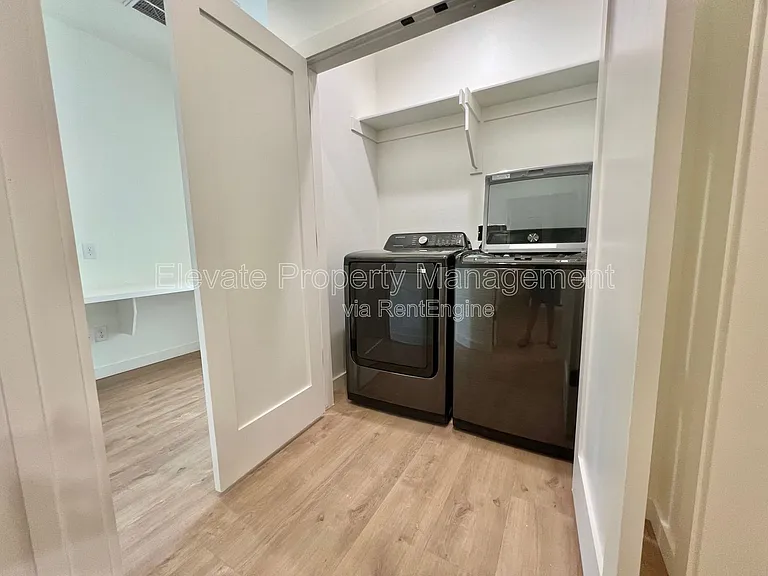 216 E Hurd St #250 — Photo 11