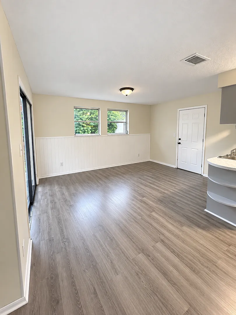 1st Month Free Rent 3 Bed 2 Bath | Single Car Garage | Washer/Dryer Hookups | Central Air | Pet F... — Photo 4