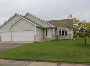 29613 Shoreview Cir, Lindstrom, MN 55045
