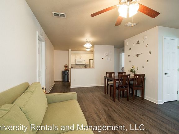 4th image of 921 SW Depot Ave APT 209