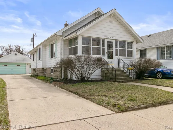 35607 Richard St, Wayne, MI 48184