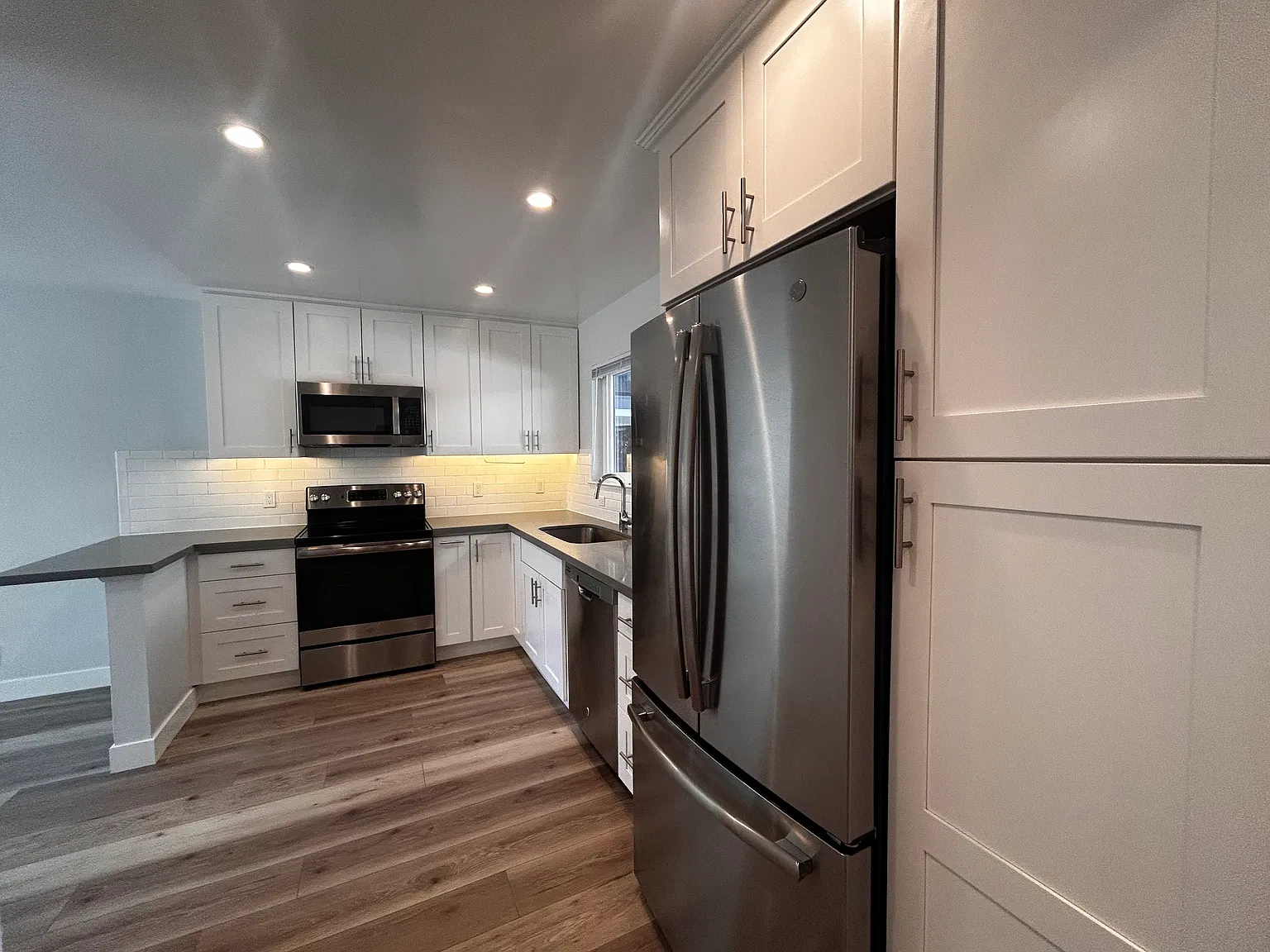 2 bed, 740 sqft, $3,095 — Photo 4