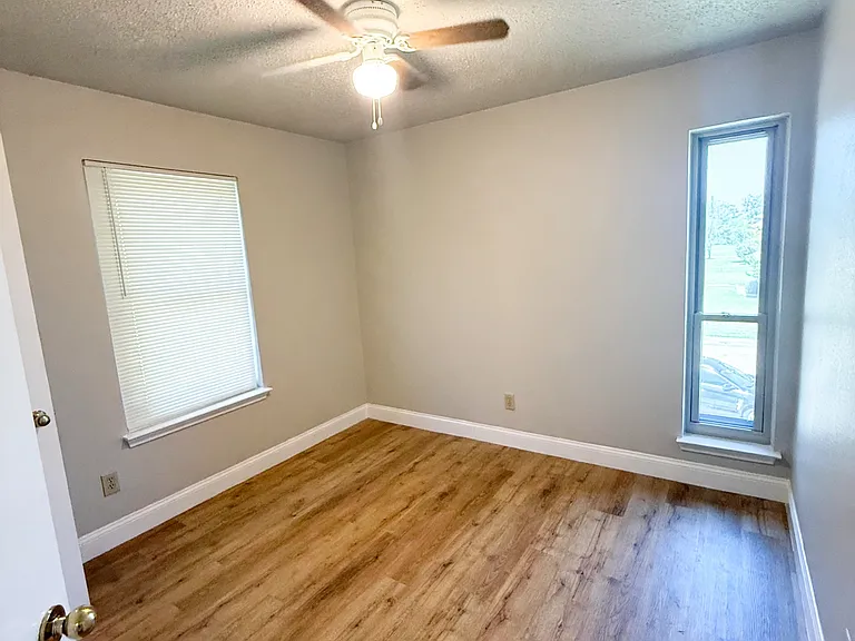 720 Crescent Dr — Photo 9