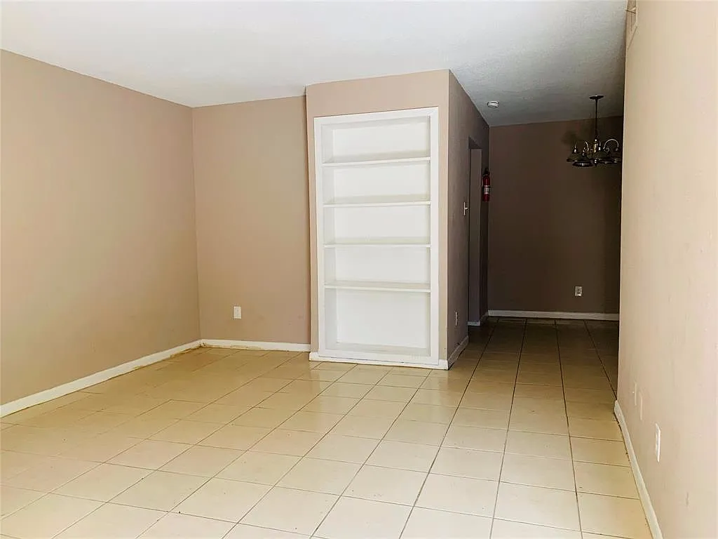 1 bd condo downstairs — Photo 4