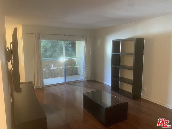 2nd image of 18307 Burbank Blvd Unit 93