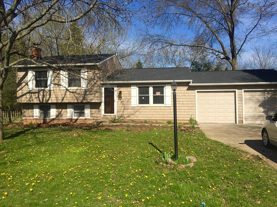 1st image of 810 Ridgeview Dr