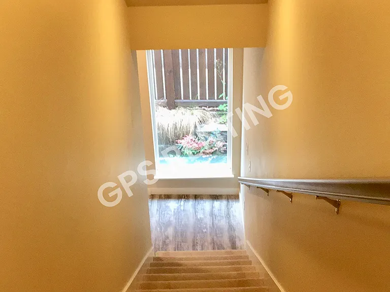 221 24th Ave E #D — Photo 14