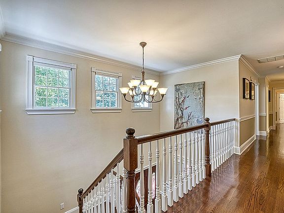 4th image of 15 Mead Ave