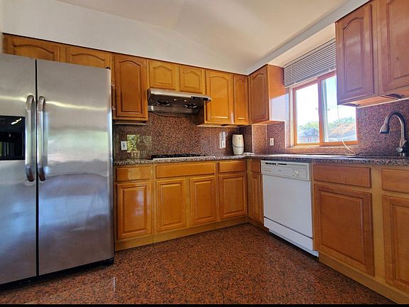 4th image of 5723 246th Pl Floor 2