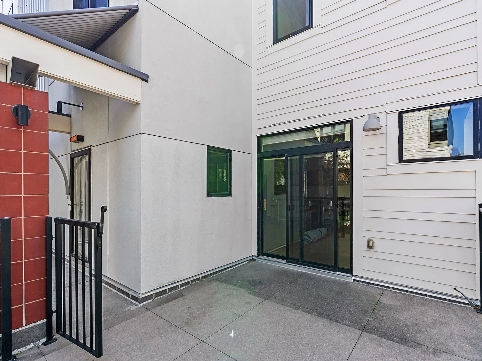 2 bed, 1305 sqft, $2,365 — Photo 3