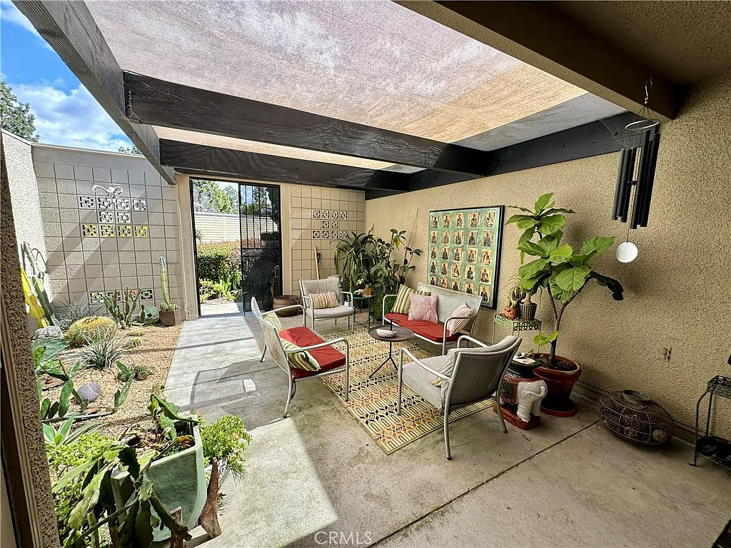2 bed, 1000 sqft, $3,300 — Photo 3