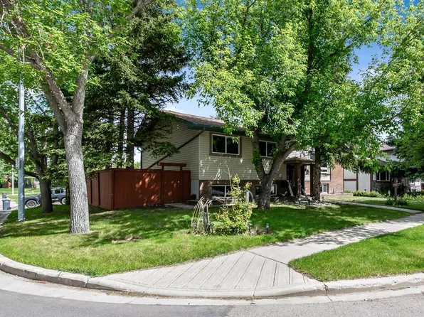 12 Robinson Dr, Okotoks, AB T1S 1C3