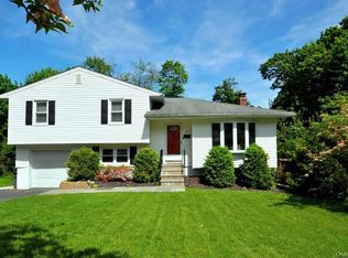 16 Oakridge Rd, White Plains, NY 10607