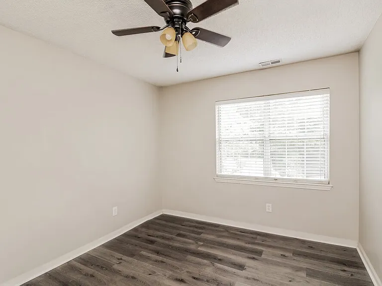 8433 Woodford Bridge Dr — Photo 15