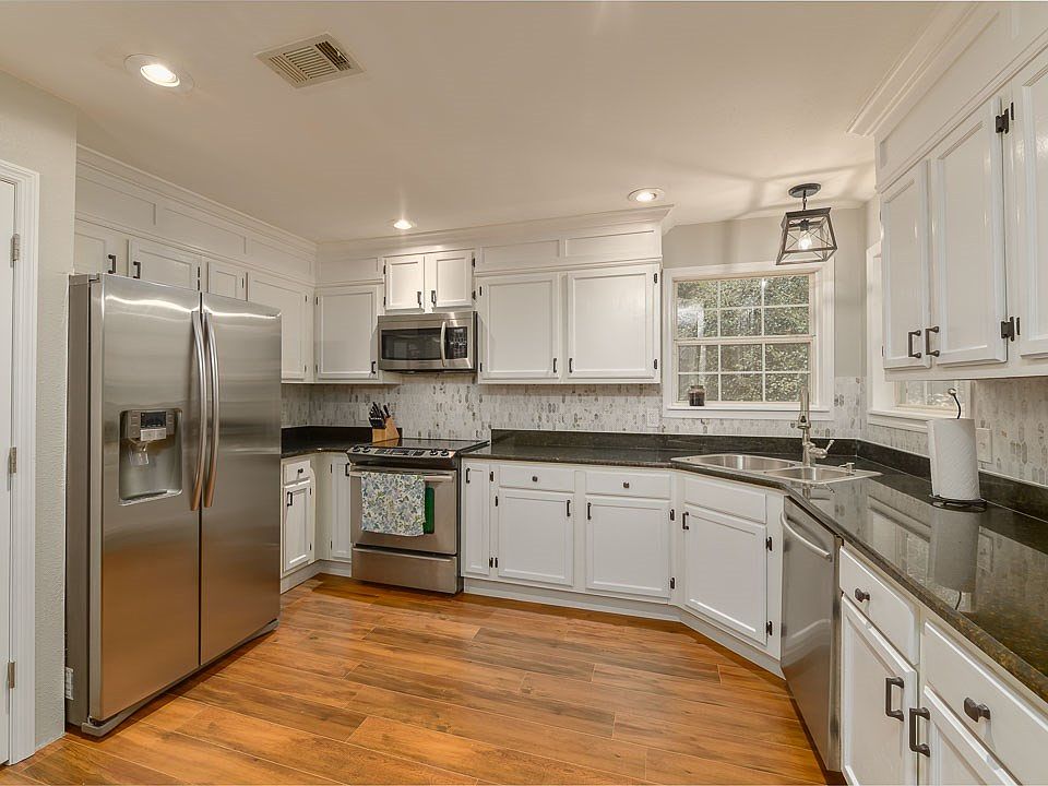 1st image of 9104 Hickorynut Hl