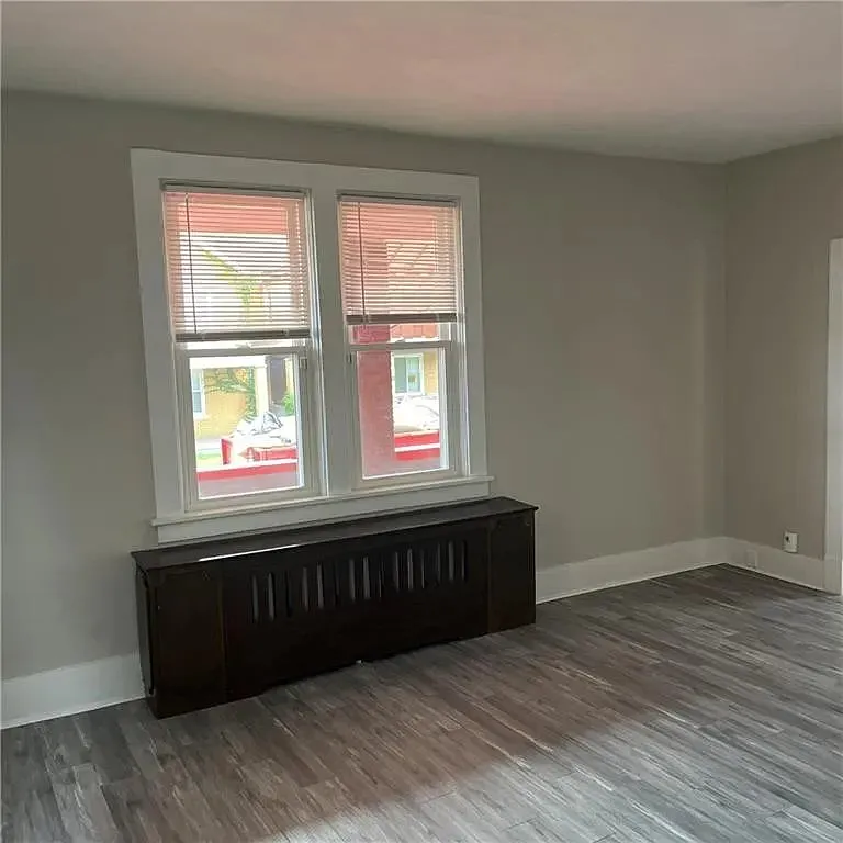 4 bed, 1.5 bath, 1792 sqft, $1,070 — Photo 2