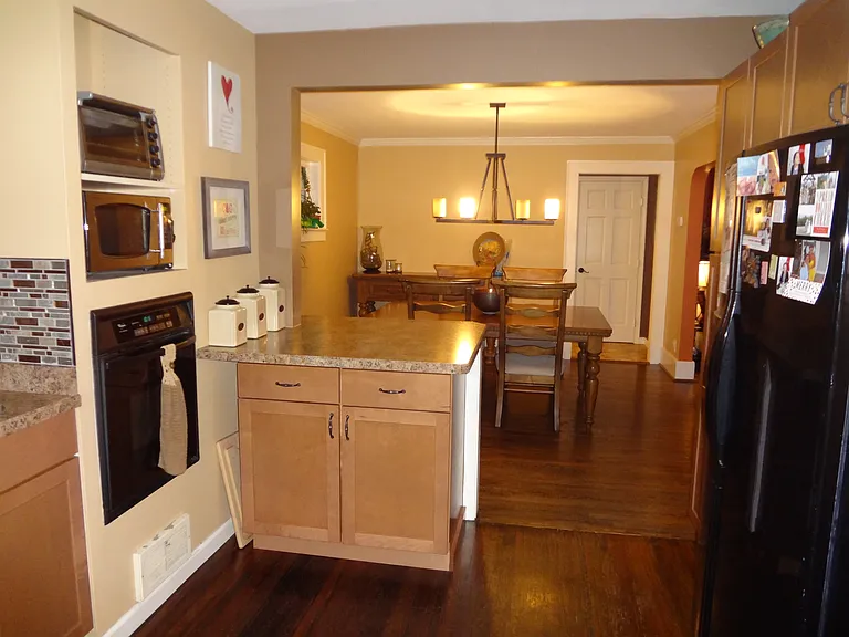 2538 Clover St — Photo 4