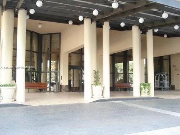 10185 Collins Ave, Bal Harbour, FL