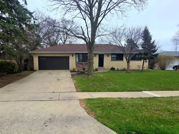 431 Springhill Dr, Roselle, IL 60172