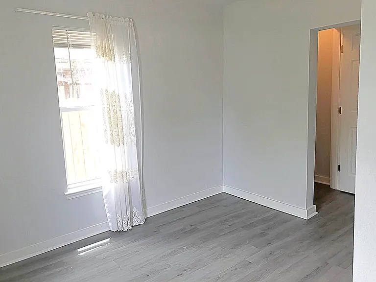 326 Grenet St — Photo 5