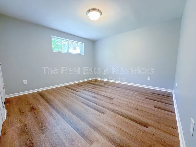 409 Longview Dr #B — Photo 12
