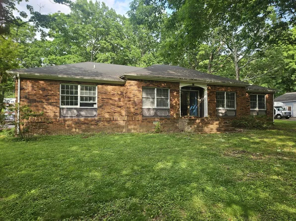 1414 Hillwood Cir, Lafayette, TN 37083