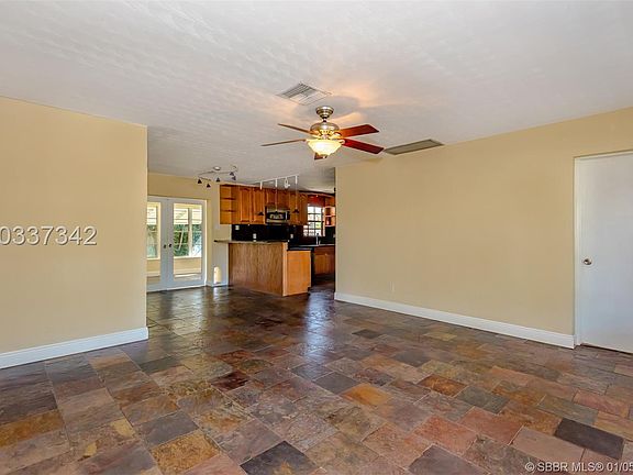 4th image of 840 NE 33rd St
