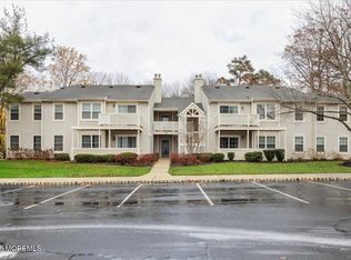 8 White Oak Ct, Howell, NJ 07731