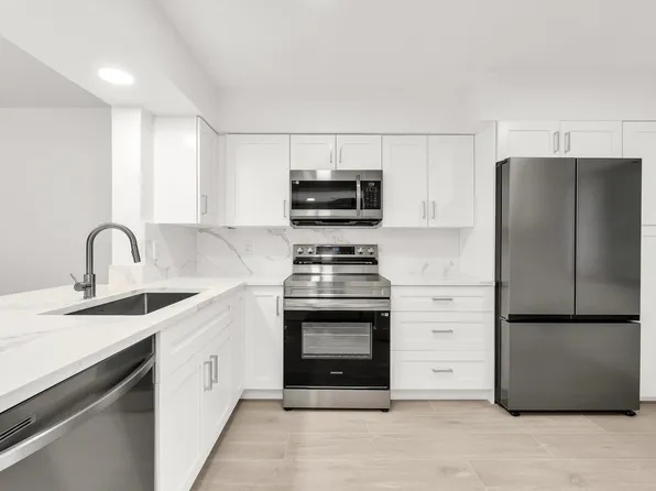 7290 Kinghurst Drive #102, Delray Beach, FL 33446