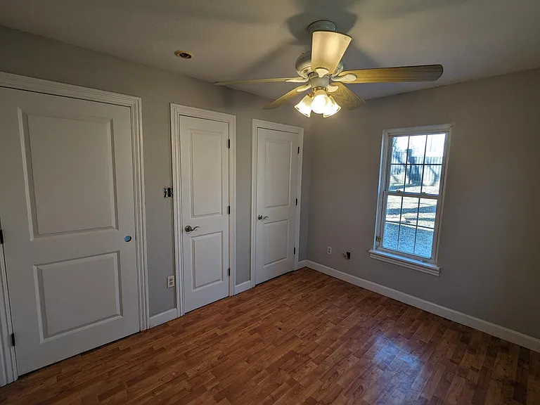 1214 Sims Ave — Photo 3