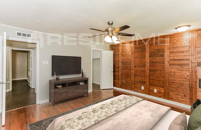 906 Fort Worth St — Photo 6