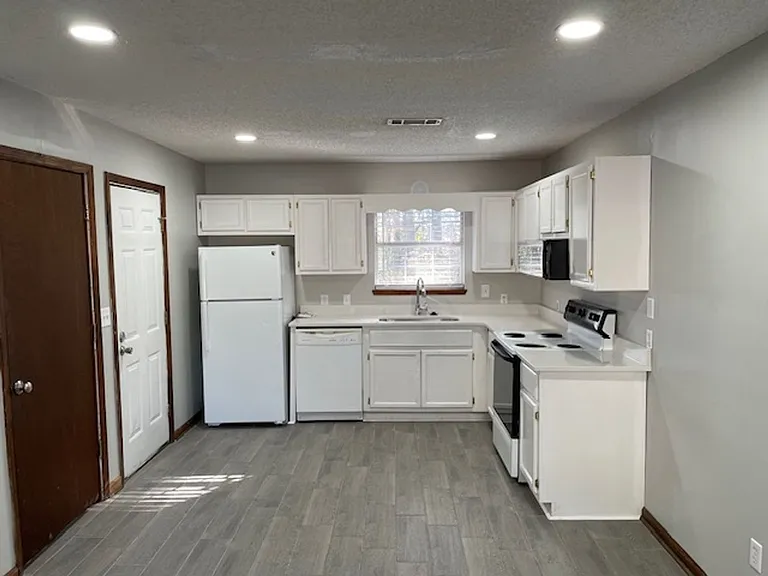 1150 Gentry Dr — Photo 1