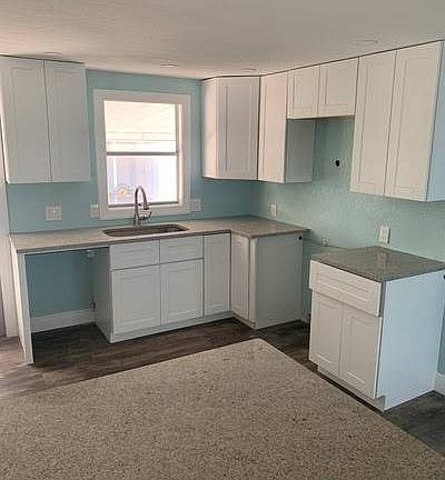 4th image of 172 NE Emerald Dr