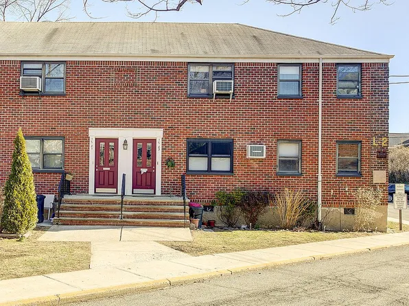 17-83 166th St #2, Whitestone, NY 11357