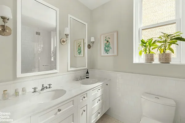 Bathroom, photo 2